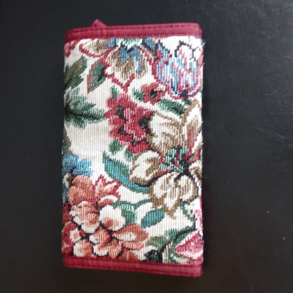 Vintage Floral Trifold Wallet with Coin purse and Key Chain - Picture 7 of 16